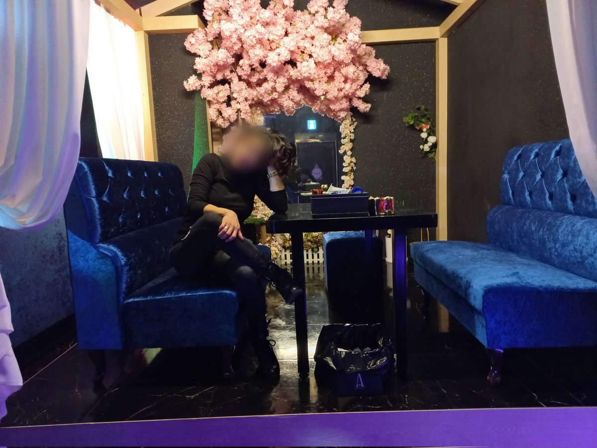 저번주 토욜 천안스타나이트에서 27살 남자 2명과 느낌적인 느낌으로다가 따~~악~원나잇 느낌 삘이~왔었는데😭😭 #천안야미라이브에서 📷 #27살영계아깝다 #27살보양식 #솔남 #초대남 #네토 #네토는나의삶