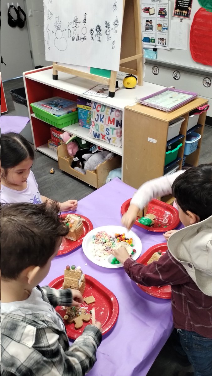 MrsAyala_OFE's tweet photo. Today we used what we've been learning about everyday helpers to design and construct our own gingerbread houses. My Pre-K friends were so focused on their tasty task! #WatchUsSoar #Shineon #Prek4Play @HumbleISD_OFE https://t.co/lkVvYyRzxU