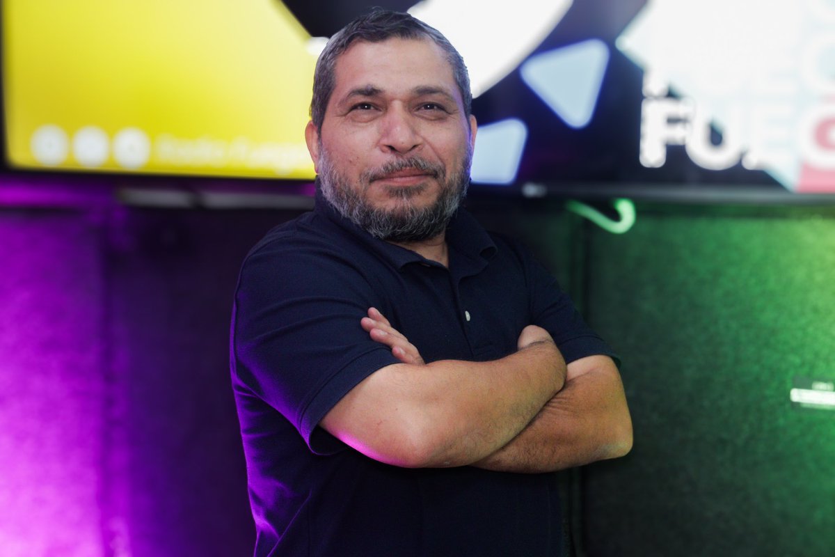 🎙️¡La noche se enciende con la buena música que te trae Raúl Flores Olano! 🔥🌟