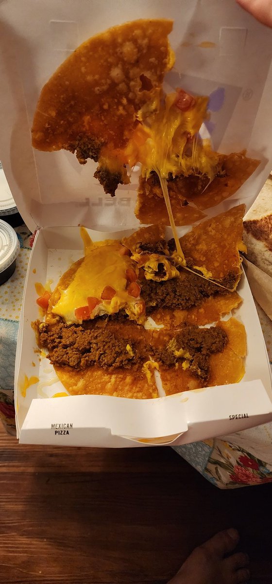 PtAndPercocet's tweet photo. Ever wonder what happens when your food sits on a counter at @tacobell for 30 minutes  WHILE YOU ARE IN THE LOBBY ? They lost the order and then didn't bring it out. So We went in. And waited.  I'll give you a hint... its not edible. https://t.co/kOpUXStPGH