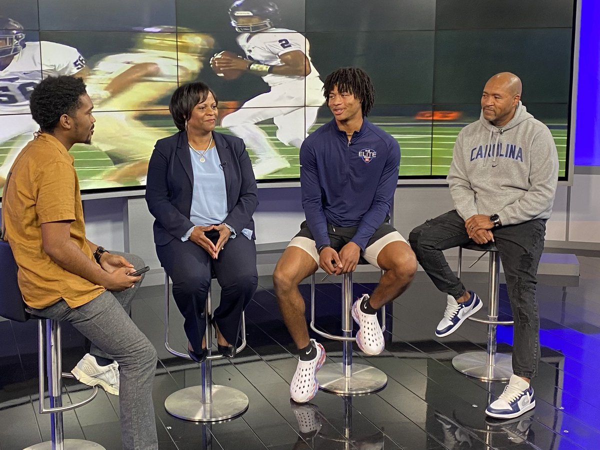 bhallwfmy's tweet photo. .@SilkyGilkey talking with @EFHS_Football QB/@UNCFootball commit @thebrycebaker2 and his parents Charmon &amp; Mike.  @WFMY @WFMYhss @PoloNupe3 https://t.co/KbzcwXubj4