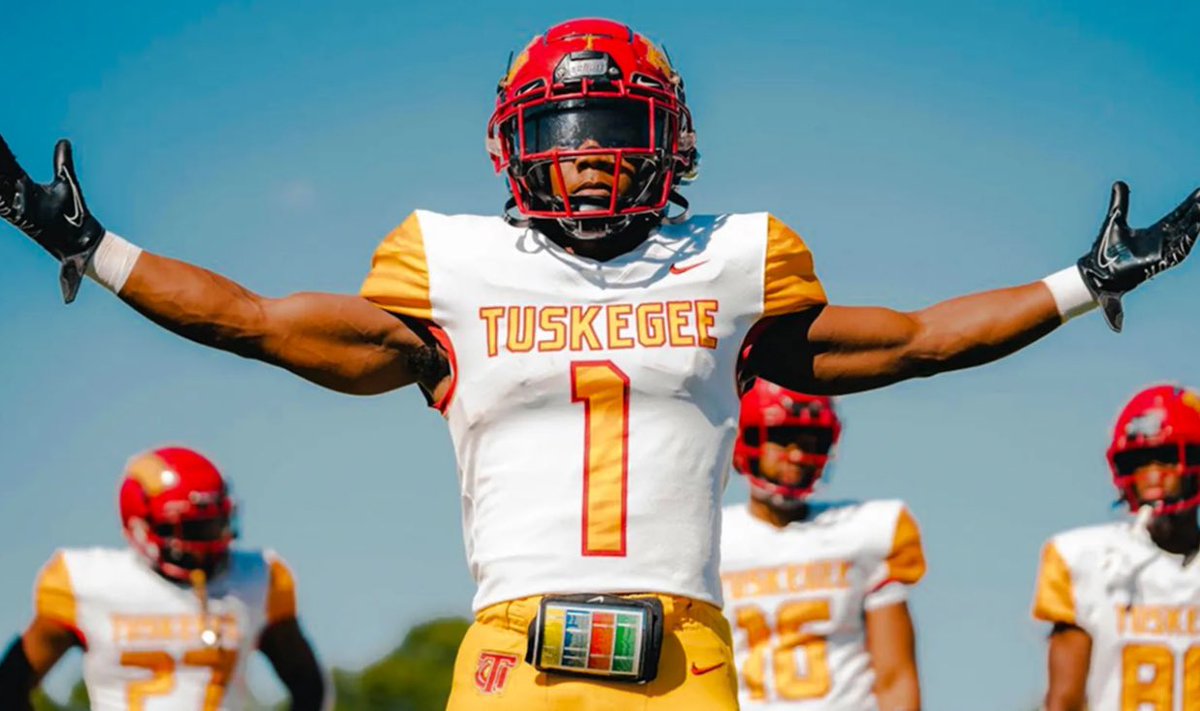 #AGTG Extremely blessed to receive an offer from Tuskegee ‼️<a href="/CoachReid99/">Kareem Reid</a> <a href="/OLCoachWilder51/">Coach Jabari Wilder Ed.S</a> <a href="/3GotTheJuice/">TJ Rahming</a> <a href="/CoachBatichon/">Hans Batichon, Ed. S.🧩🇭🇹</a>