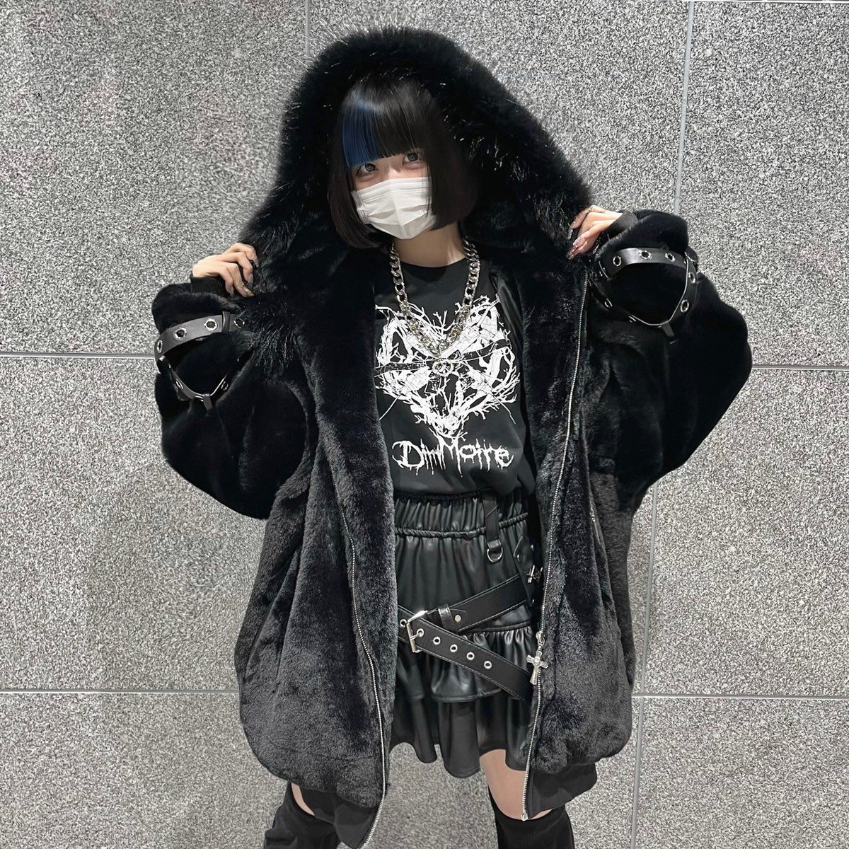 travas_sapporo's tweet photo. おはようございます⛄️
TRAVAS札幌パルコ店オープンしました°・*:.。.☆

今日からDimMoireのBABY SHEEP Fur Hoodie II が再販しております/•᷅•᷄\୭

ネットでは即完売アイテムなので、欲しかった方はお早めにお越しください⋆꙳𝜗𝜚꙳.*

本日もお待ちしております💀🏴‍☠️🖤 https://t.co/OFLY4Em7Cz