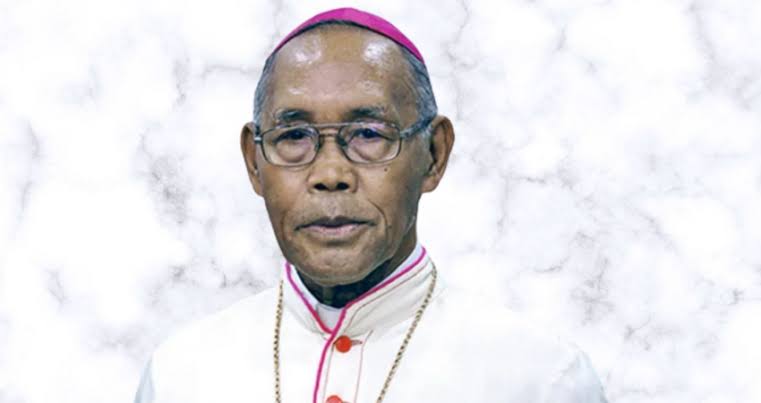 "In Verbo Tuo"
Semua karena PerkataanMu. 

Selamat jalan Mgr. Michael Cosmas Angkur OFM

REQUIESCAT IN PACE 🥀