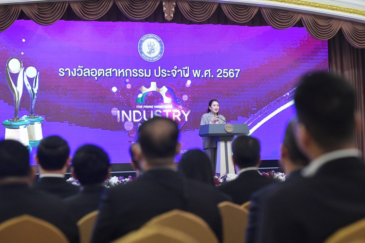 ingshin's tweet image. ในช่วงหลายปีที่ผ่านมา ภาคอุตสาหกรรมไทยได้รับผลกระทบหนักจากหลายปัจจัยที่ควบคุมไม่ได้ ทั้งสภาวะเศรษฐกิจฝืดเคืองทั่วโลก ความขัดแย้งระหว่างประเทศมหาอำนาจ สิ่งแวดล้อม ภัยพิบัติที่เกิดขึ้นทั่วโลก ภาคอุตสาหกรรมจึงต้องเผชิญหน้ากับความท้าทายเป็นอย่างมาก 

รัฐบาลตระหนักในปัญหาเหล่านี้ดีค่ะ…