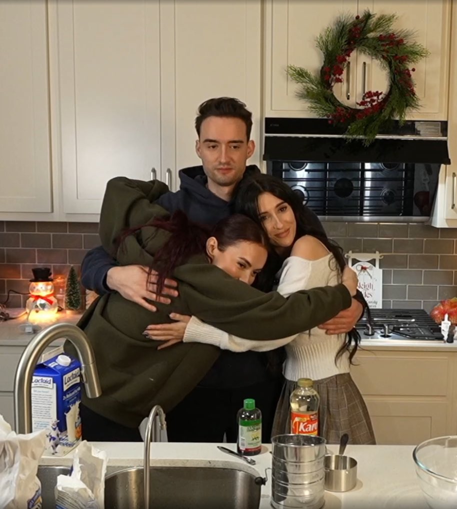 🫂 sometimes you just need a little hug from your friends 🫂