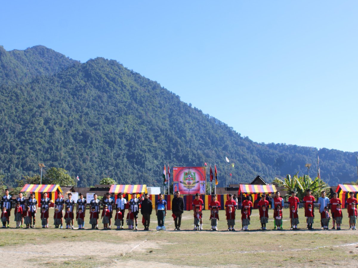 Spearcorps's tweet photo. 𝗦𝗶𝗮𝗻𝗴 𝗢𝗽𝗲𝗻 𝗙𝗼𝗼𝘁𝗯𝗮𝗹𝗹 𝗧𝗼𝘂𝗿𝗻𝗮𝗺𝗲𝗻𝘁

#SpearCorps kicked-off the Siang Open Football Tournament on 17 Dec at #VibrantVillage #Tuting, #ArunachalPradesh.

The event featuring 10 men's teams & 5 women's teams, will witness keen contests for clinching the coveted trophies.

The inauguration ceremony featured cultural performances from local artists & unveiling of the Siang Football Trophies!!

The tournament marks the strong connect with local artists & youth, while promoting football in the remote areas of #ArunachalPradesh.

@adgpi 
@easterncomd 
@MyGovArunachal 

Facebook - https://t.co/ksydWYpMzn

Instagram - https://t.co/QGCdjCGyiM