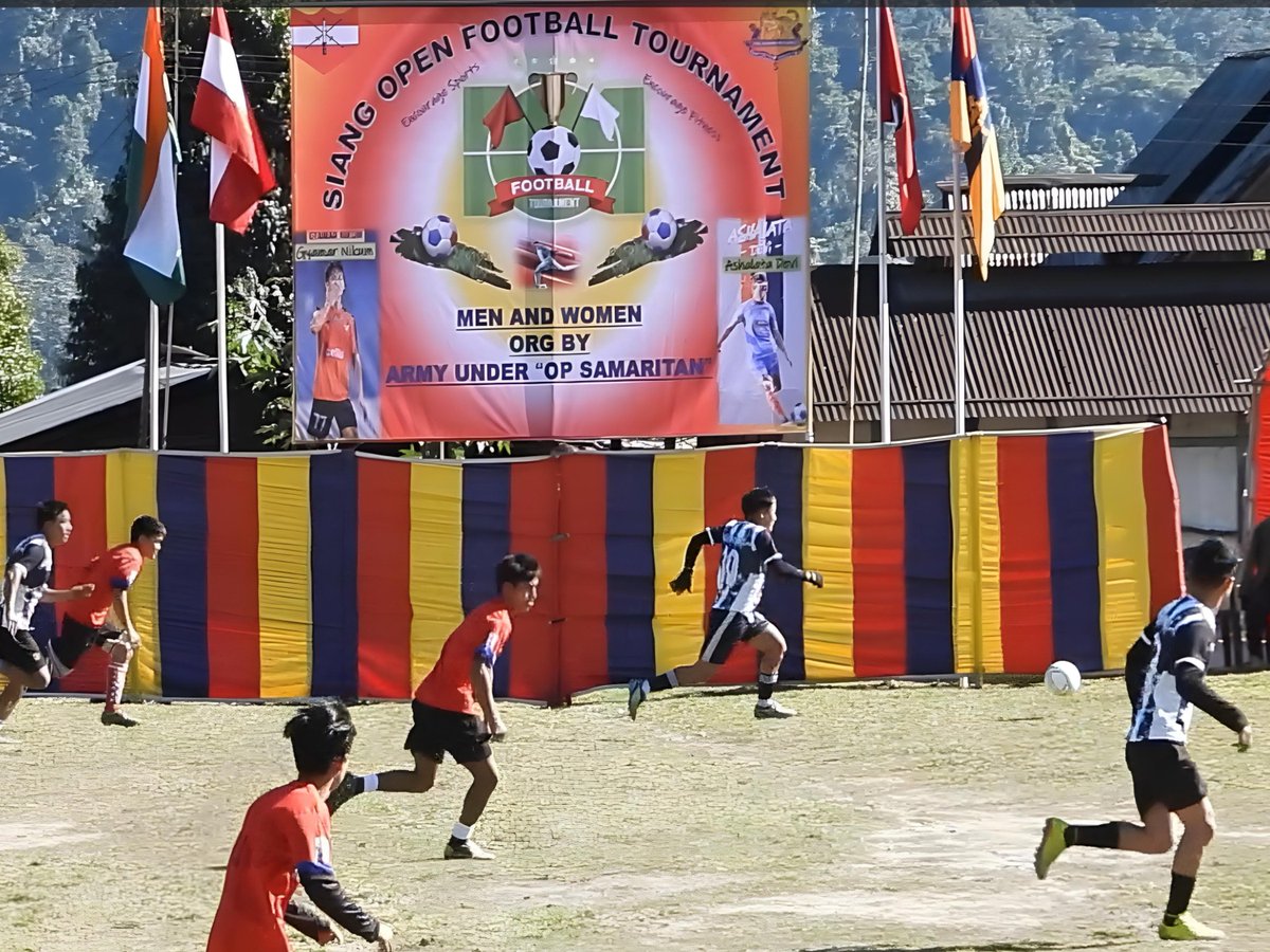 Spearcorps's tweet photo. 𝗦𝗶𝗮𝗻𝗴 𝗢𝗽𝗲𝗻 𝗙𝗼𝗼𝘁𝗯𝗮𝗹𝗹 𝗧𝗼𝘂𝗿𝗻𝗮𝗺𝗲𝗻𝘁

#SpearCorps kicked-off the Siang Open Football Tournament on 17 Dec at #VibrantVillage #Tuting, #ArunachalPradesh.

The event featuring 10 men's teams & 5 women's teams, will witness keen contests for clinching the coveted trophies.

The inauguration ceremony featured cultural performances from local artists & unveiling of the Siang Football Trophies!!

The tournament marks the strong connect with local artists & youth, while promoting football in the remote areas of #ArunachalPradesh.

@adgpi 
@easterncomd 
@MyGovArunachal 

Facebook - https://t.co/ksydWYpMzn

Instagram - https://t.co/QGCdjCGyiM