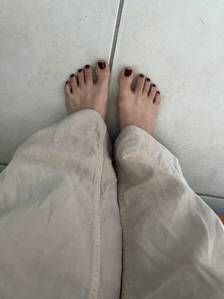 feetmeeft's tweet photo. New colooor 
Dm for custom feet pics! https://t.co/rxsj0eOJZA