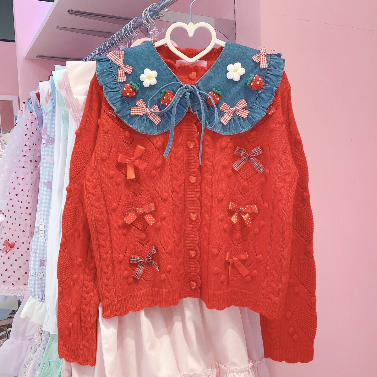 NP_Laforet's tweet photo. 付け襟も色々なタイプをご用意しております🍓 https://t.co/RPGklDAXdG
