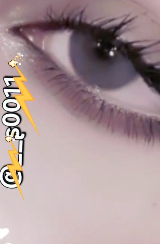 انت اجمل انسان في الدنيا سكن عيني
ونت اجمل انسان بين الناس حبيته

وانت اروع انسان واغلاهم وسط كوني
ونت افضــل انسان اغليتـه وعزيته

وانت اقـرب انسان يمــلك كل مافيني
وانت أقـرب انسان للاعمــاق وليته

وانت اكثـر انسان بيــن الناس يغليني
وانت اكثر انسان بين الناس اغليته .

❤😴