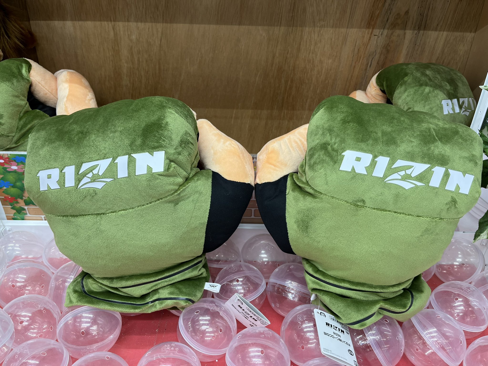 GfDzgU2boAAMuFq.jpg