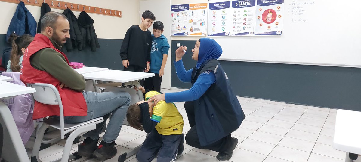 GSB_AydinGM's tweet photo. Aydın Gençlik Merkezimizde, Aydın Afet ve Acil Durum Müdürlüğü tarafından doğal afetlere karşı eğitim verildi, bina tahliyesi tatbikatı gerçekleştirildi. #AFAD https://t.co/HjIvv8TVzF