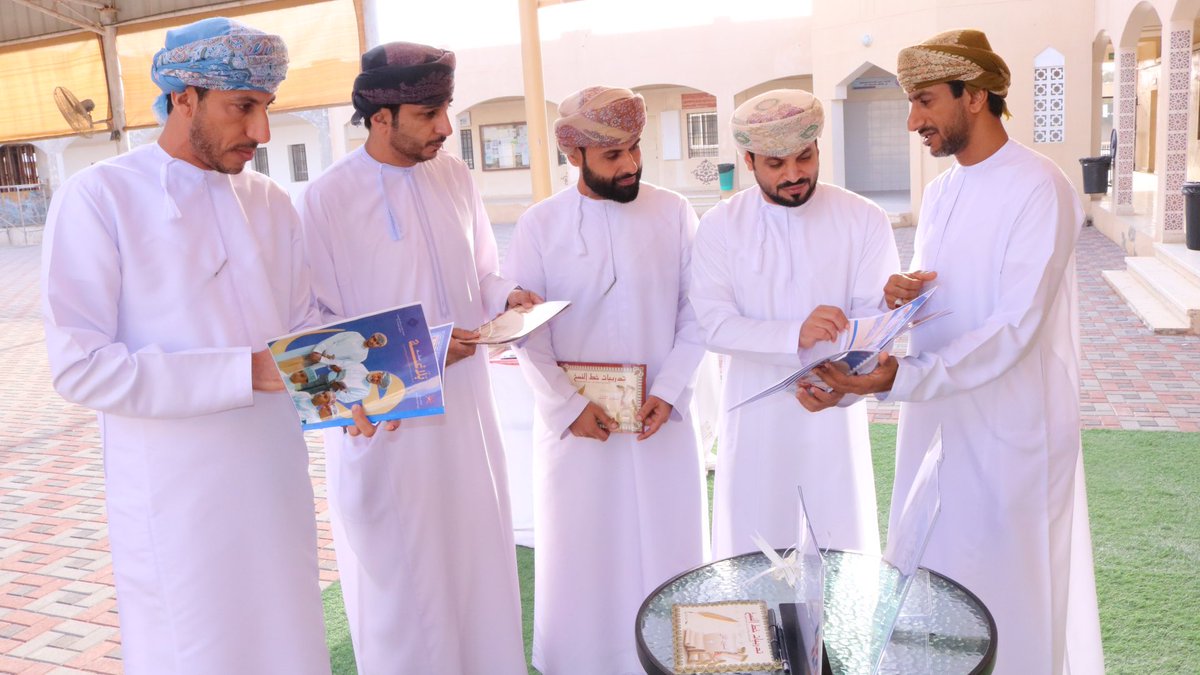 احتفلت المدرسة صباح اليوم بـ #اليوم_العالمي_للغة_العربية والذي يصادف الـ 18 من ديسمبر من كل عام حيث كان البرنامج متنوع الفقرات تخللته فقرة المسابقات وفقرة المناظرة واختتم بالتكريم وتدشين مجلة (بلاغة) التي تعنى بالاهتمامات اللغوية للهيئة التعليمية وطلبة المدرسة وتسليط الضوء عليها.