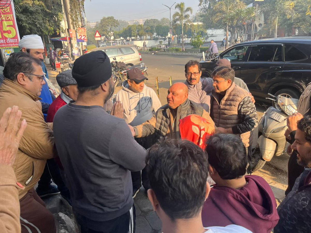 आज लुधियाना पश्चिम के रखबाग गार्डन में पक्षी सेवा सोसाईटी के समूह परिवारों से स्नेह भरी मुलाकात करते हुए #GurpreetGogi #LudhianaWest #AamAadmiParty