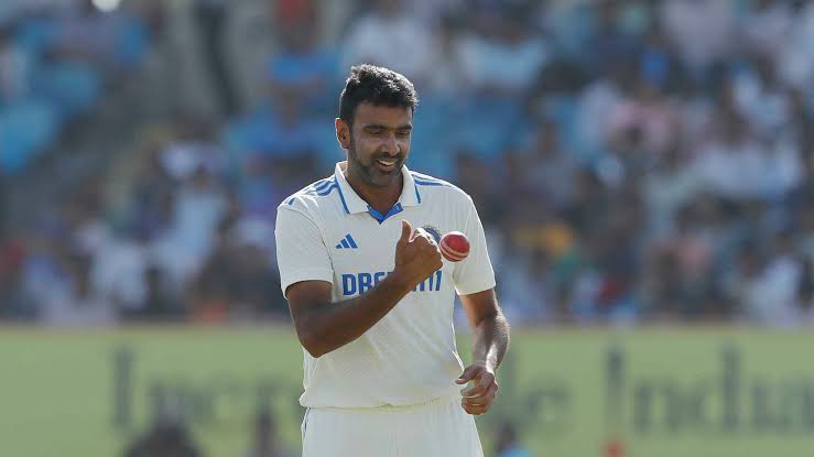 WasimJaffer14's tweet photo. He wasn't just a match winner he was a series winner. Congratulations on a phenomenal career @ashwinravi99! Will go down as one of the greats of the game. Don't go too far away though, cricket is richer with you. 537 Test wkts at 24.01! CHAMPION 🙌🏻 #AUSvIND https://t.co/0Kx0N6NwRX