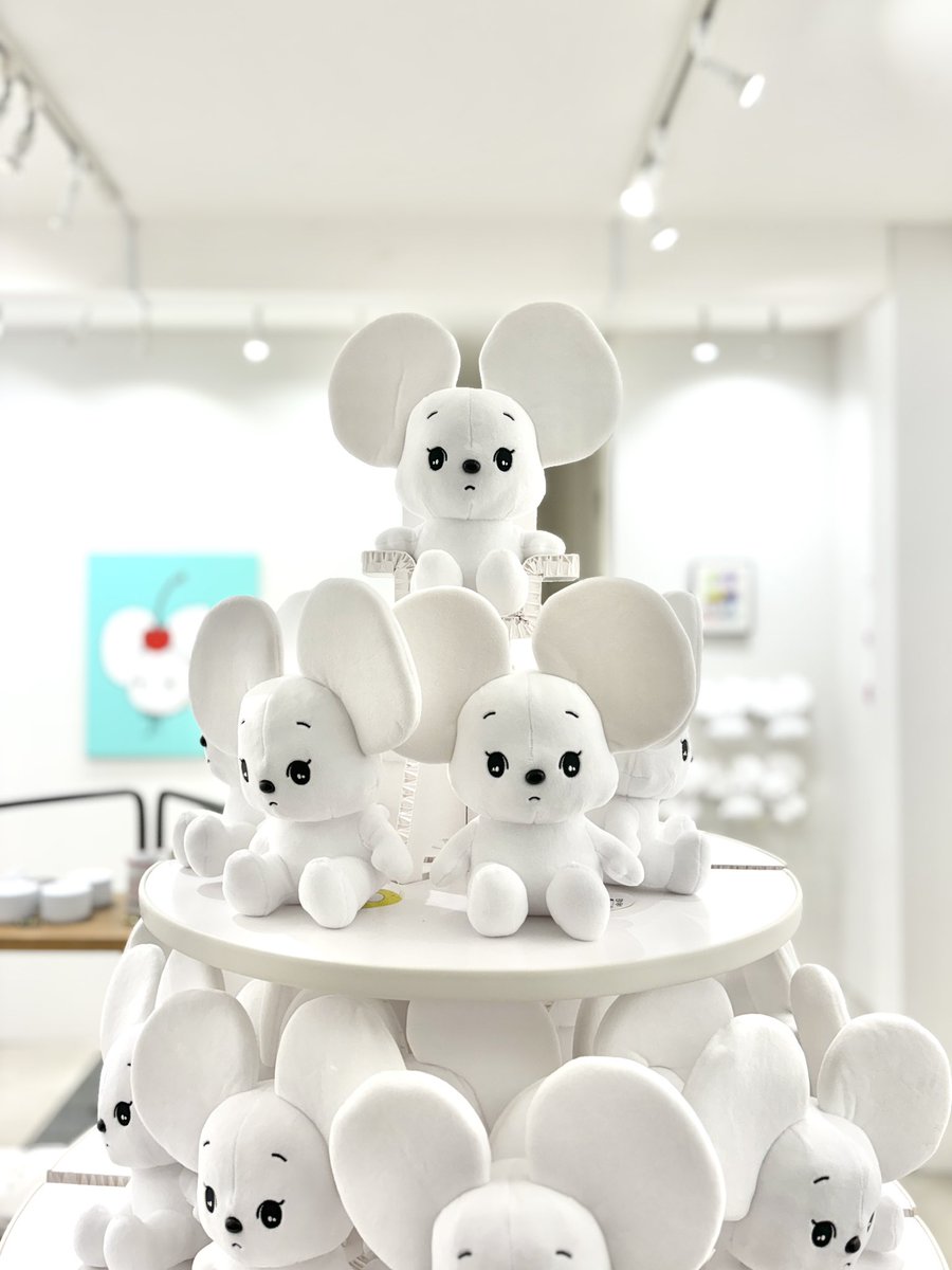 IchimuraYuri's tweet photo. 市村ゆり個展
「CHERRY」
2024.12.17 TUE - 12.22 SUN 13:00-19:00 (最終日-17:00)
@blank_koenji 高円寺 / 東京

結局またツイッターを放置プレイしてたわけですが、昨日から個展を開催してます🥹🤍
ぬいぐるみの販売記念個展です！
原画とグッズもあります！
ぜひお越しください〜〜〜〜✨✨ https://t.co/zVZcAAyQRi