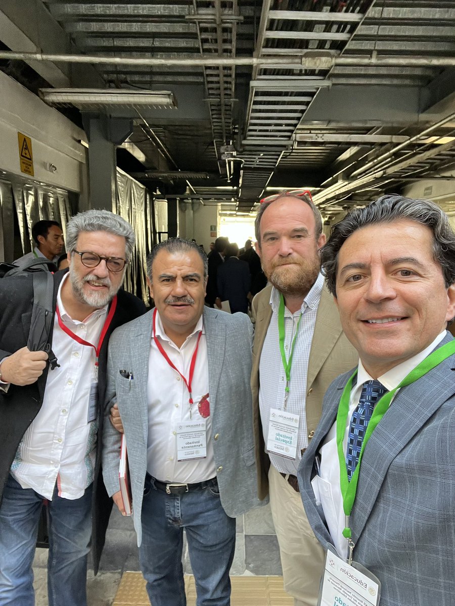 SBarquera's tweet photo. Investigadores del @INSPmx participamos en la reunión del Consejo Nacional de Educación convocada por el secretario de  @SEP_mx 🏫@mario_delgado, rumbo a la implementación de los lineamientos para la estrategia de Vida Saludable en las Escuelas. 😊📚

Estos esfuerzos materializan ideas que se han propuesto desde hace más de 14 años. ⏳💡

Por fin se le podrá decir claramente a los niños: 

1.- Evita tomar #refrescos y otros productos chatarra. 🚫🥤🌭🍩🍫🥤🛑
2. Toma agua. 💧
3. Sigue las recomendaciones del nuevo plato del bien comer. 🍎🥕🥗
4. Práctica actividad física todos los días y muchas intervenciones más con grandes beneficios para la salud inmediatos y por el resto de su vida. 🏃‍♂️💪⚽️🚴🏻‍♂️

#comidachatarra 
#miescuelasaludable