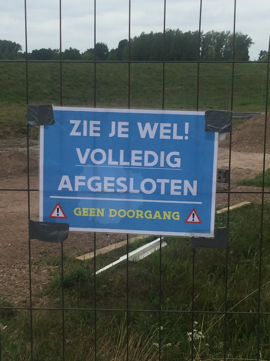 pieterfra's tweet photo. @iOnAsJ Ooit dit gezien 😂
Nvdr: ik woon tussen het eerste bord en dit dus niet bepaald het eerste bord genegeerd 🙃 https://t.co/YsyaMe946j