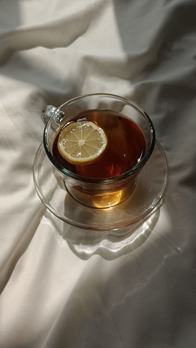 Sipping some lemon tea by the window in this cozy rainy weather is just it! 

#TehOEssence