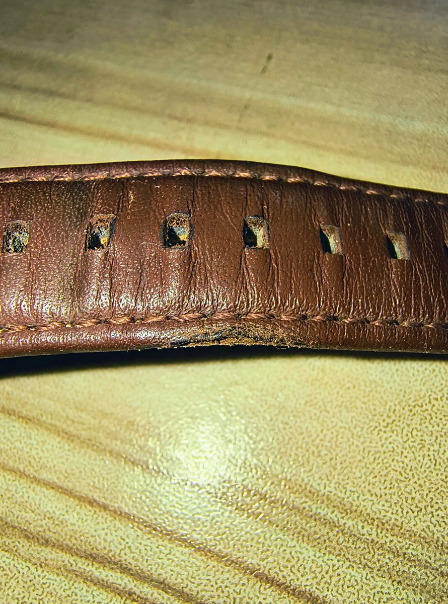 abhishekram's tweet photo. #IN24121319002676751699 
This is beyond unacceptable,I ordered the TITAN Men Green Embellished Watch on 08/12/2024, received it damaged on 09/12/2024, and raised an exchange request on 10/12/2024. Since then, I’ve been getting nothing but excuses and delays @myntra @MyntraSupport https://t.co/7c0S25aft7