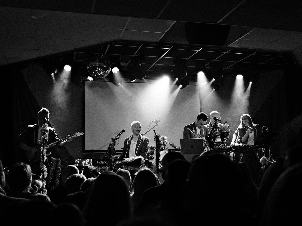 Little better in this world than watching your friends tear up your favourite venue in the world 💙🤍 <a href="/Nath_Brudenell/">Nath Brudenell</a> <a href="/hopeandsocial/">Hope and Social</a> <a href="/TheHuxCapacitor/">Rich Huxley/Hutch Rixley - as you wish</a> <a href="/edhombre/">Ed Waring</a> <a href="/SocialSimon/">Social Simon</a> <a href="/garystewartband/">Gary Stewart</a> <a href="/TJamesHamilton/">James Hamilton</a> <a href="/handmadefletch/">handmadefletch</a>