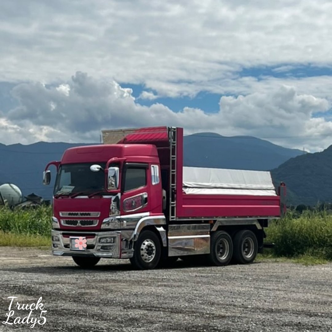 Lady5_'s tweet photo. 今日も輝くTruck Ladyをご紹介！

🙋‍♀️ 由美子さん
🚚10tダンプ運転手

◈ MESSAGE↓↓
https://t.co/X17IekN30P

___ 𝓣𝓇𝓊𝒸𝓀 𝓛𝒶𝒹𝓎 Ƽ __  
 #トラック運転手 #10トンダンプ運転手 #トラック運転手女子 #トラガール #lady5 #レディーゴー #女性運転手 https://t.co/xhy4yz296n