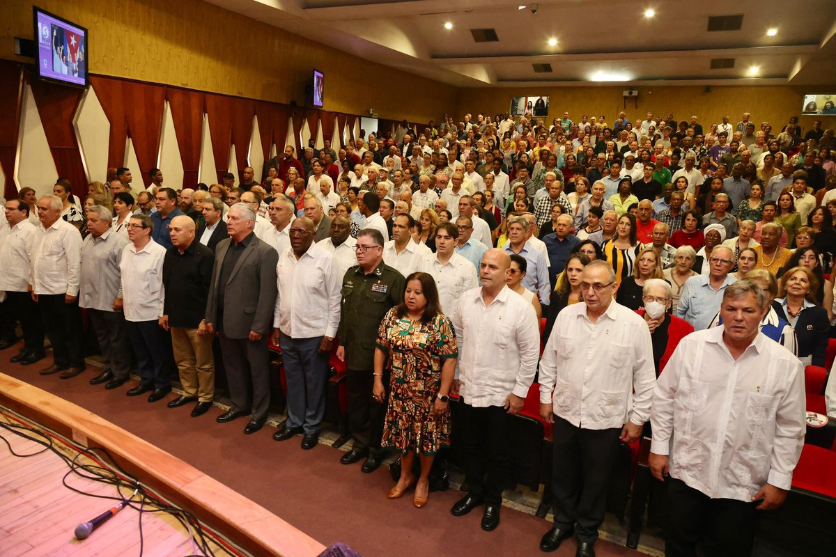#Cuba relembra hoje um dia de vitória, um dia que lembra que nada é impossível para aqueles que lutam: o retorno à Pátria de Gerardo, Antonio e Ramón, que se reuniram em um abraço com seus irmãos René e Fernando, como Fidel havia prometido.