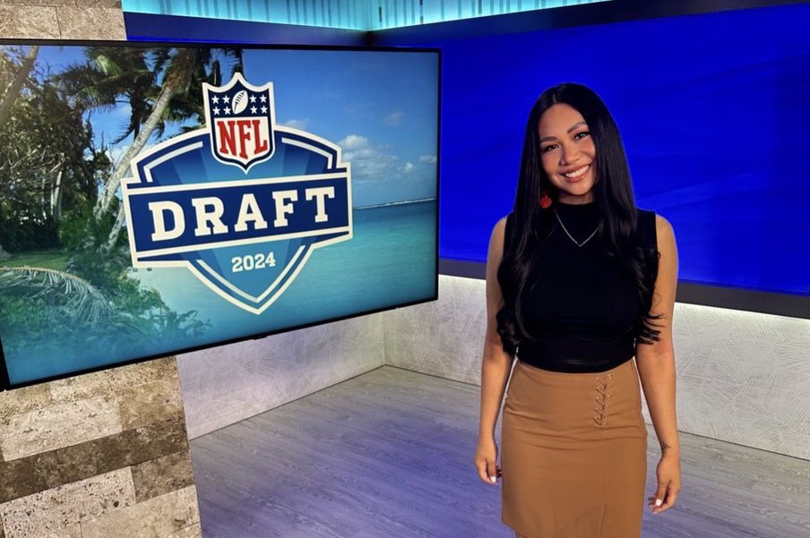 KuuleiAgbayani's tweet image. GUEST ALERT: Excited for you guys to hear my chat with @HawaiiNewsNow Digital Sports Reporter @ciennapilotin for this week's #ManaWahine Wednesday! Get to know more about this awesome young woman in our local sports industry tomorrow morning at 8 a.m. HT on @HIsportsradio 🤙