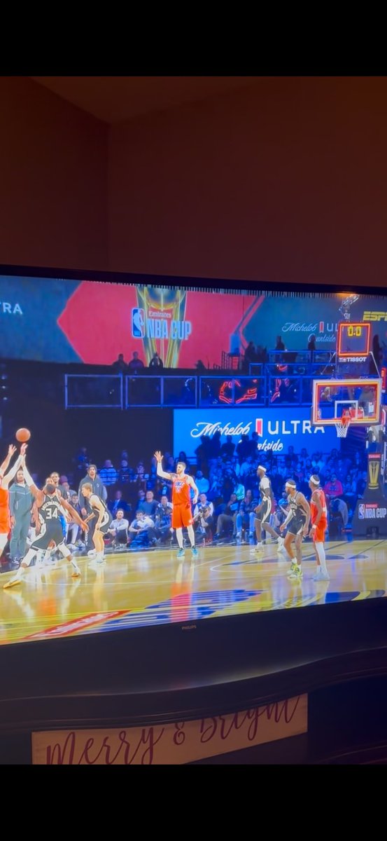 its_gundy's tweet photo. @BrandonRahbar should have counted, left side is when it’s changing to 0.0 (backboard hasn’t gone off) right side shows it out of his fingertips https://t.co/4jcOl9OINk