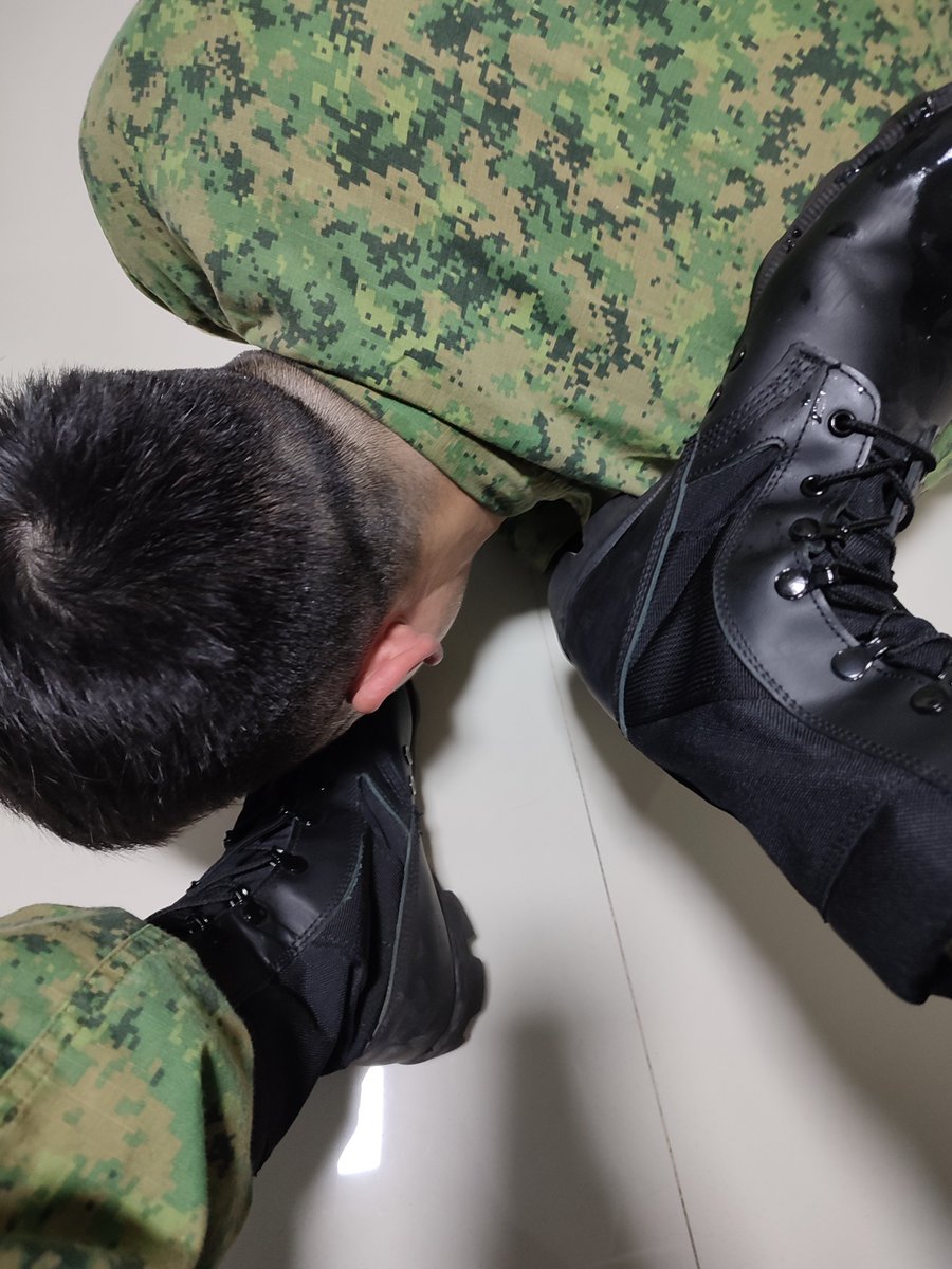 curious56264225's tweet photo. Boots polishing duty.. https://t.co/x4ddluaZtF