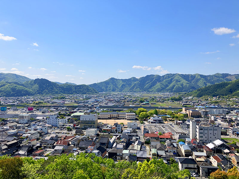 OptomaJapan's tweet photo. Optomaの商品はオーエスエムが国内正規輸入元で、輸入、修理メンテナンスまで担っていま���👍

オーエスエムは兵庫県宍粟市（しそうし）にあります。
自然豊かな街から皆様へプロジェクターをお届けしています🚚
国内対応だから安心もお届け！

↓↓↓宍粟市はこのような街です😊 https://t.co/Op31uMoHLd