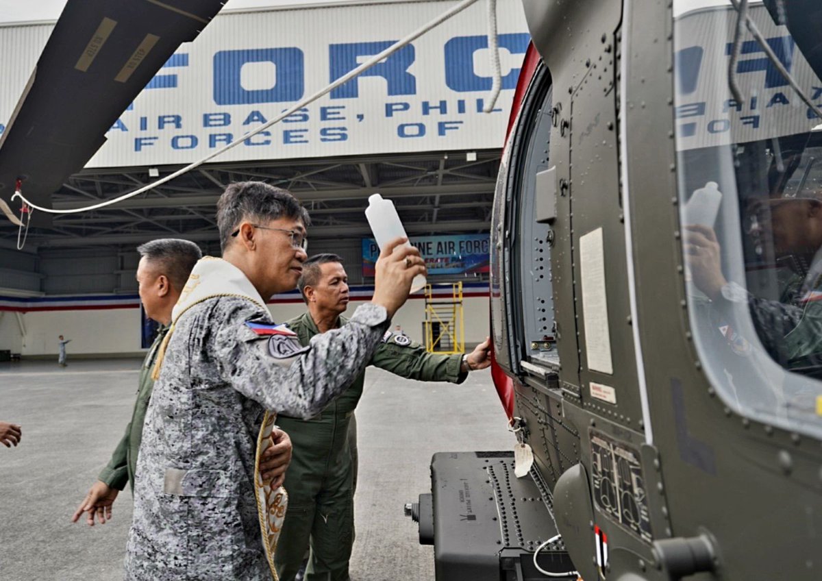 PhilAirForce's tweet photo. PAF NEWS | PAF blesses five new Black hawk helicopters at Clark Air Base
See full story ππ»
https://t.co/isfuHaMUe6
#AccelerateWithExcellence #GuardiansOfOurPreciousSkies #PAFYouCanTrust #OneAFPOnePhilippines #StrongAFPStrongPhilippines #AFPYouCanTrust https://t.co/iW1A6kkVDL