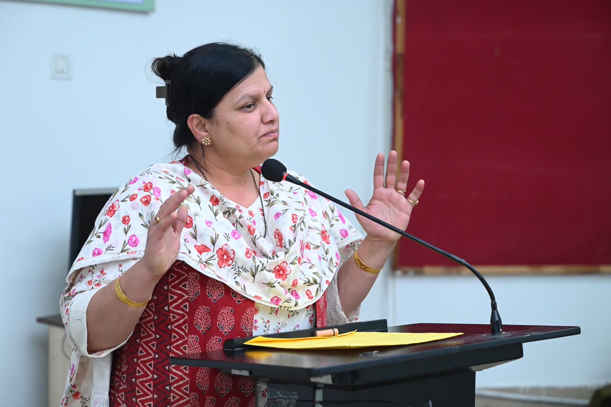 nitttrbpl's tweet image. #NITTTRBhopal ने सार्वभौमिक मानवीय मूल्यों पर तीन दिवसीय पाठ्यक्रम का सफलतापूर्वक किया आयोजन।
#UniversalHumanValues