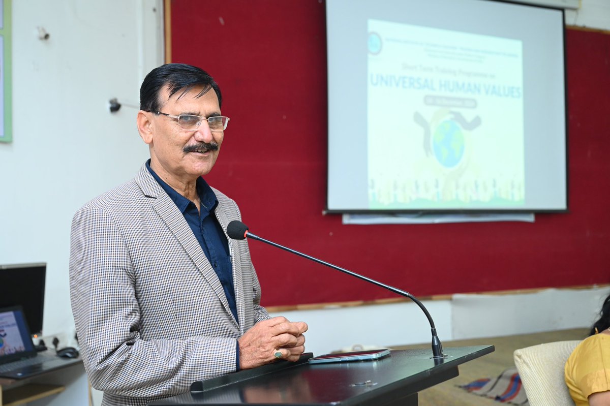 nitttrbpl's tweet image. #NITTTRBhopal ने सार्वभौमिक मानवीय मूल्यों पर तीन दिवसीय पाठ्यक्रम का सफलतापूर्वक किया आयोजन।
#UniversalHumanValues