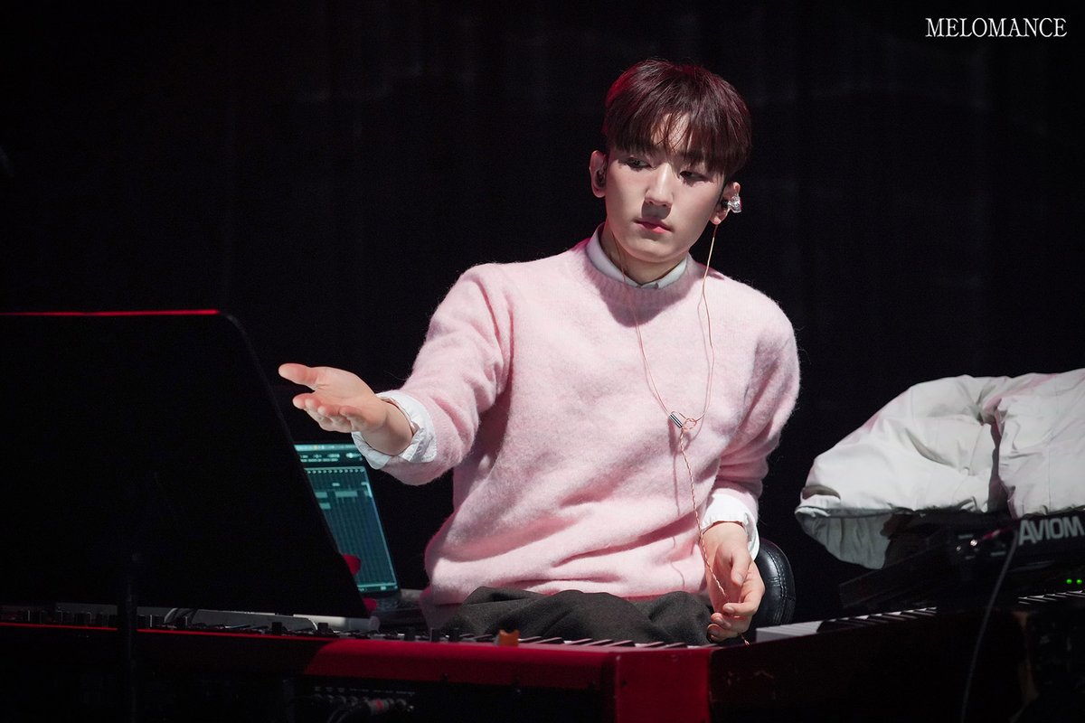 MeloManceXABYSS's tweet photo. [PHOTO]

[MELOVER Only] 더 시즌즈 - 이영지의 레인보우🌈🎹⑧
🔗https://t.co/oeq95vnW6t

해당 콘텐츠는 멜로버 1기 전용 독점 콘텐츠로
비스테이지에서 확인해 주시기 바랍니다🤍
⠀
#멜로망스 #MeloMance
#김민석 #KimMinSeok
#정동환 #JeongDongHwan
#멜로버 #MELOVER
#로망이 #ROMANGEE https://t.co/lZLtzswaTo