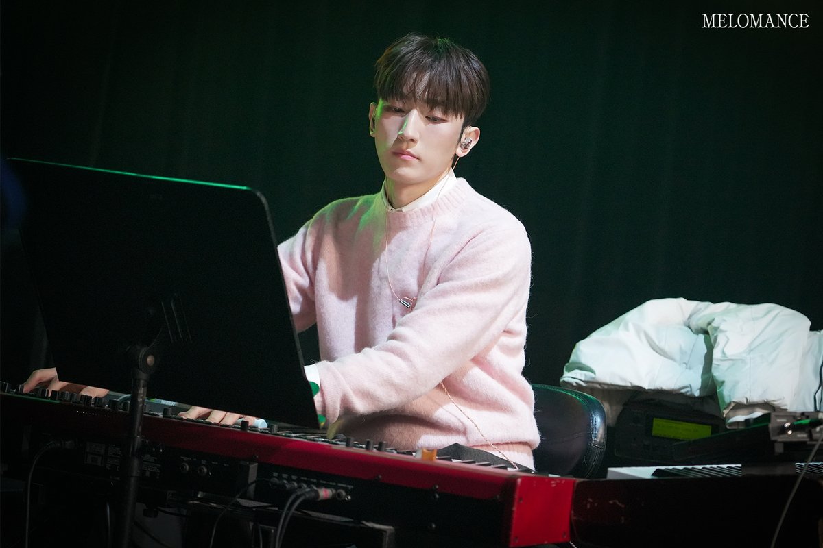MeloManceXABYSS's tweet photo. [PHOTO]

[MELOVER Only] 더 시즌즈 - 이영지의 레인보우🌈🎹⑧
🔗https://t.co/oeq95vnW6t

해당 콘텐츠는 멜로버 1기 전용 독점 콘텐츠로
비스테이지에서 확인해 주시기 바랍니다🤍
⠀
#멜로망스 #MeloMance
#김민석 #KimMinSeok
#정동환 #JeongDongHwan
#멜로버 #MELOVER
#로망이 #ROMANGEE https://t.co/lZLtzswaTo