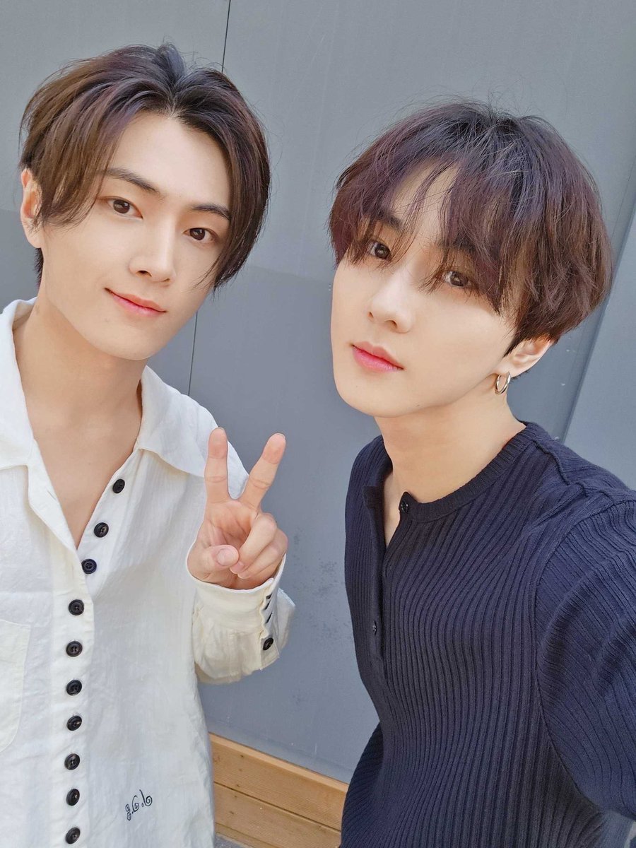 BOYNEXTDOORNEWS's tweet photo. SUNGHO, ENHYPEN JUNGWON &amp; JAY, (G)-Idle MIYEON and IVE LIZ will have a collaboration stage at KBS Music Bank Global Festival 2024.

#BOYNEXTDOOR #보이넥스트도어 https://t.co/ddcq9TJ3pi