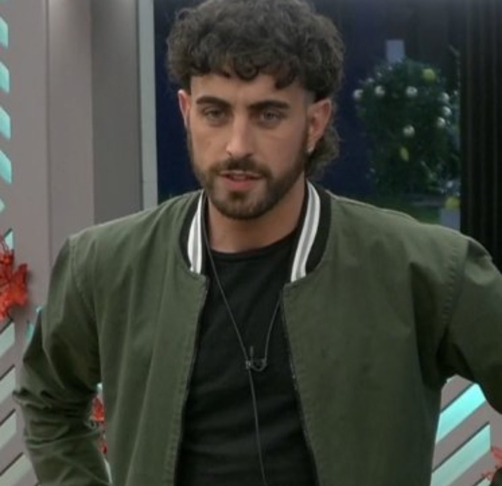 GossipAcccount's tweet photo. DE QUÉ LADO ESTÁS?

ULISES: 🔄

TATO: ❤️

#GranHermano https://t.co/WGp1bwva0Y