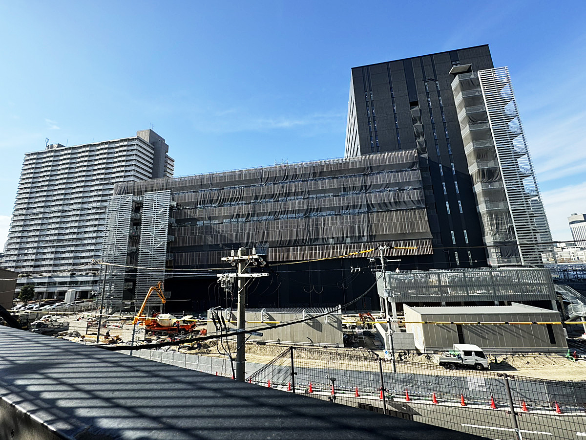 おはようございます
今日は1日寒いと天気予報で知りました
近畿北部は雪がちらついている（積もってる）のでしょうか寒い日が続いており、昨日整骨院にて腰きてますねと言われつつ回復してきました
今週もよろしくお願いします。
#sakaeplus
#SakaePlus
#会社から見える風景
#大阪公立大学建設風景