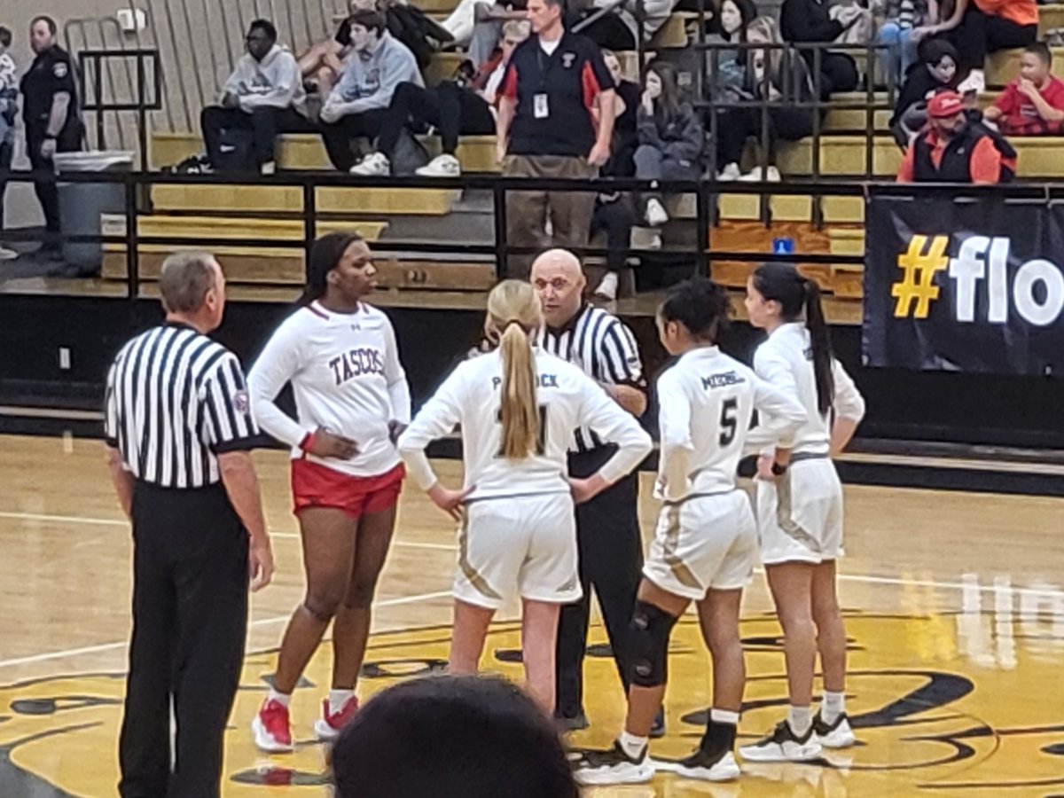caniamitchell_'s tweet photo. @806hsscmedia Team work, Defense, discipline,  determination, and dedication....... One game at a time......ONE TEAM ONE GOAL #Amarillo #Sandies #700Wins #Coachwilliams #5 https://t.co/NtOYM9AVEF
