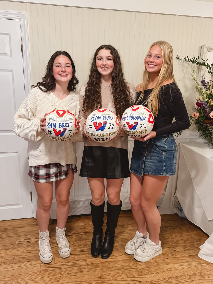 One last time celebrating our 2024 season! Always a great night of reminiscing and reflection! Good luck to our seniors and looking forward to the 2025 season! 🫶🏻