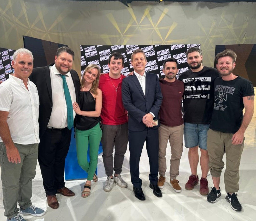 Qué equipazo!!! Y un abrazo especial a uno de los mejores productores del país: <a href="/TadeCulell/">Tadeo Culell Elustondo</a>