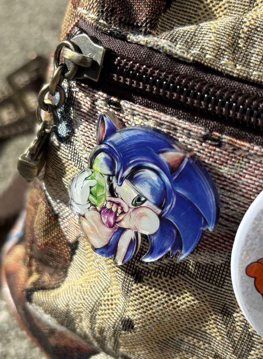 like_tooth's tweet photo. *whispers in your ear* hey, I opened an online shop… you should totally grab some stuff. It’s got sonic fan art &amp; original art in the form of keychains and pins💙 https://t.co/EeYXmn2Azy https://t.co/9YMAFYzIAL