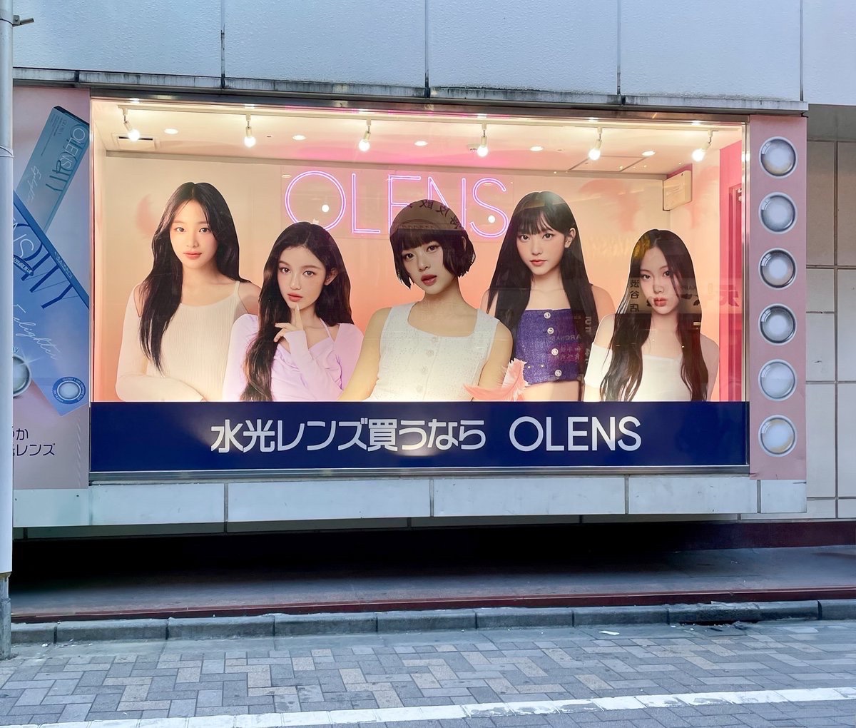 newjeans ヘイン　OLENS 看板 ヘインカラコン 「OLENS X NewJeans」 デイリーカラコンにも