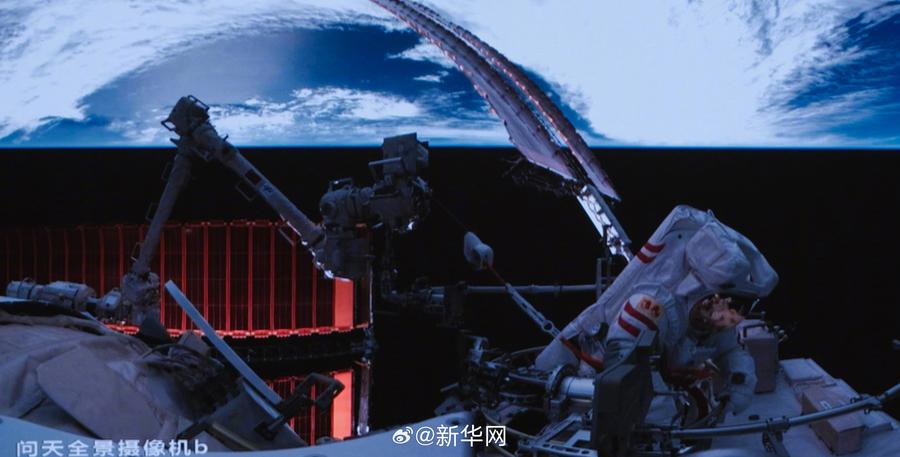 XinhuaChinese's tweet photo. 9���时！神十九乘组刷新中国航天员单次出舱活动时长纪录
神舟十九号航天员蔡旭哲、宋令东、王浩泽于17日完成首次出舱活动，用时9小时，刷新中国航天员单次出舱活动时长纪录。 https://t.co/fFanpm9BqV