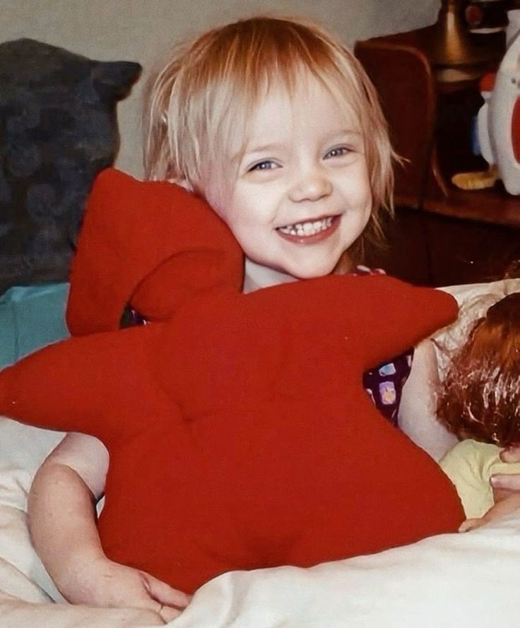caw_obp's tweet photo. MAIS UM ANO DO AMOR DA MINHA VIDA!!❤️‍🩹 #HappyBirthdayBillie https://t.co/aLSfBu3cyT
