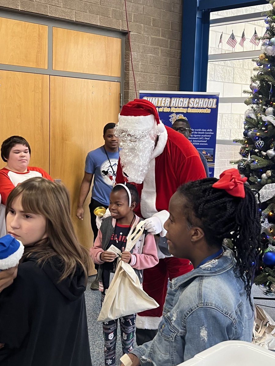 Sumter_High's tweet photo. Mr. Brian Jackson’s 2nd block Image Editing class produced some special Christmas gifts for our students. Danielle Bretelle, Carmine Bookhart and Anna Puszewski created and produced the thoughtful gifts. Santa came to town and handed the gifts to the students. 💙💛
#allinforssd https://t.co/l40HUie79k