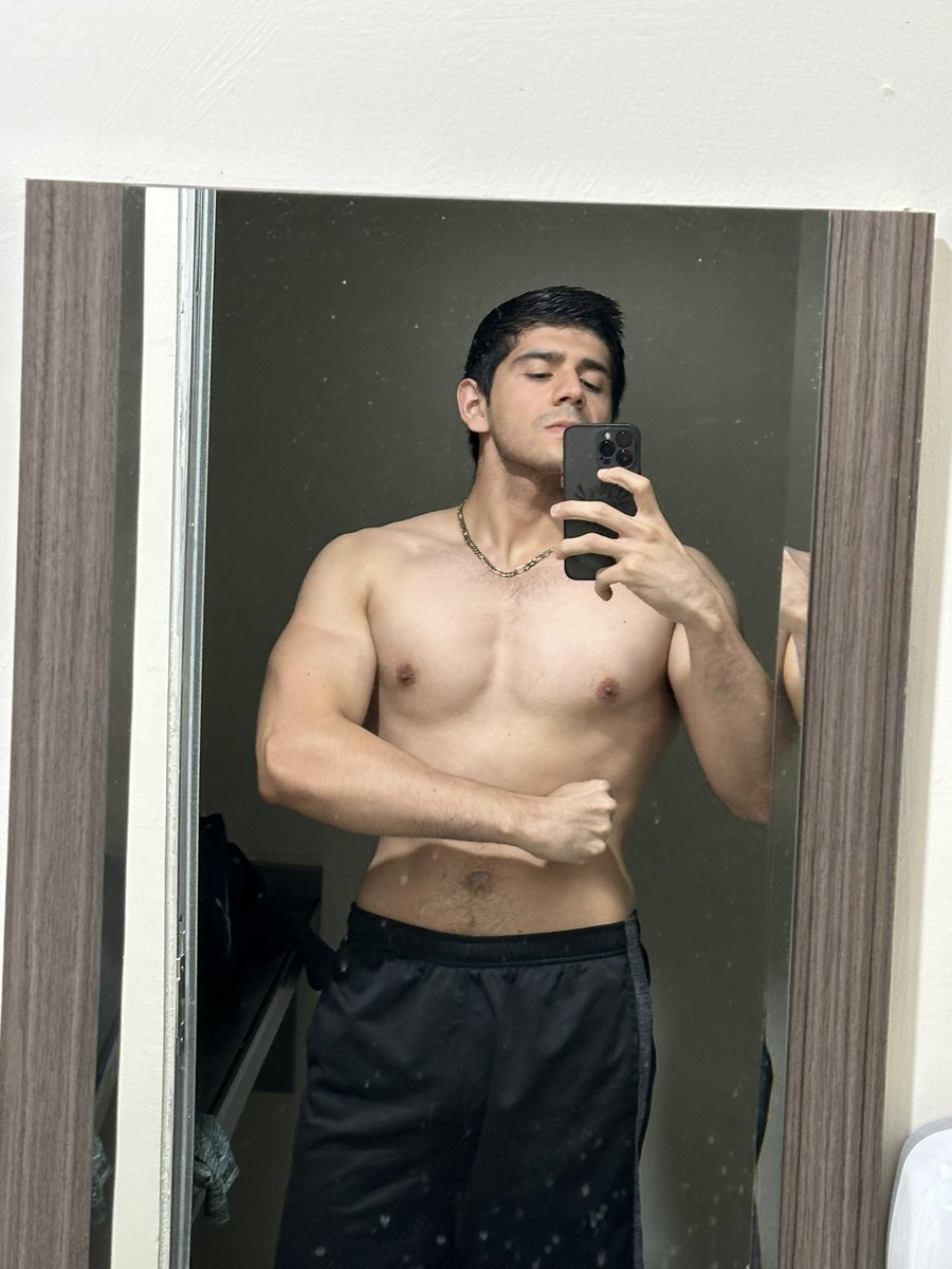 AlexxRuiz13's tweet photo. 😎💪 https://t.co/5UmADCw4ar