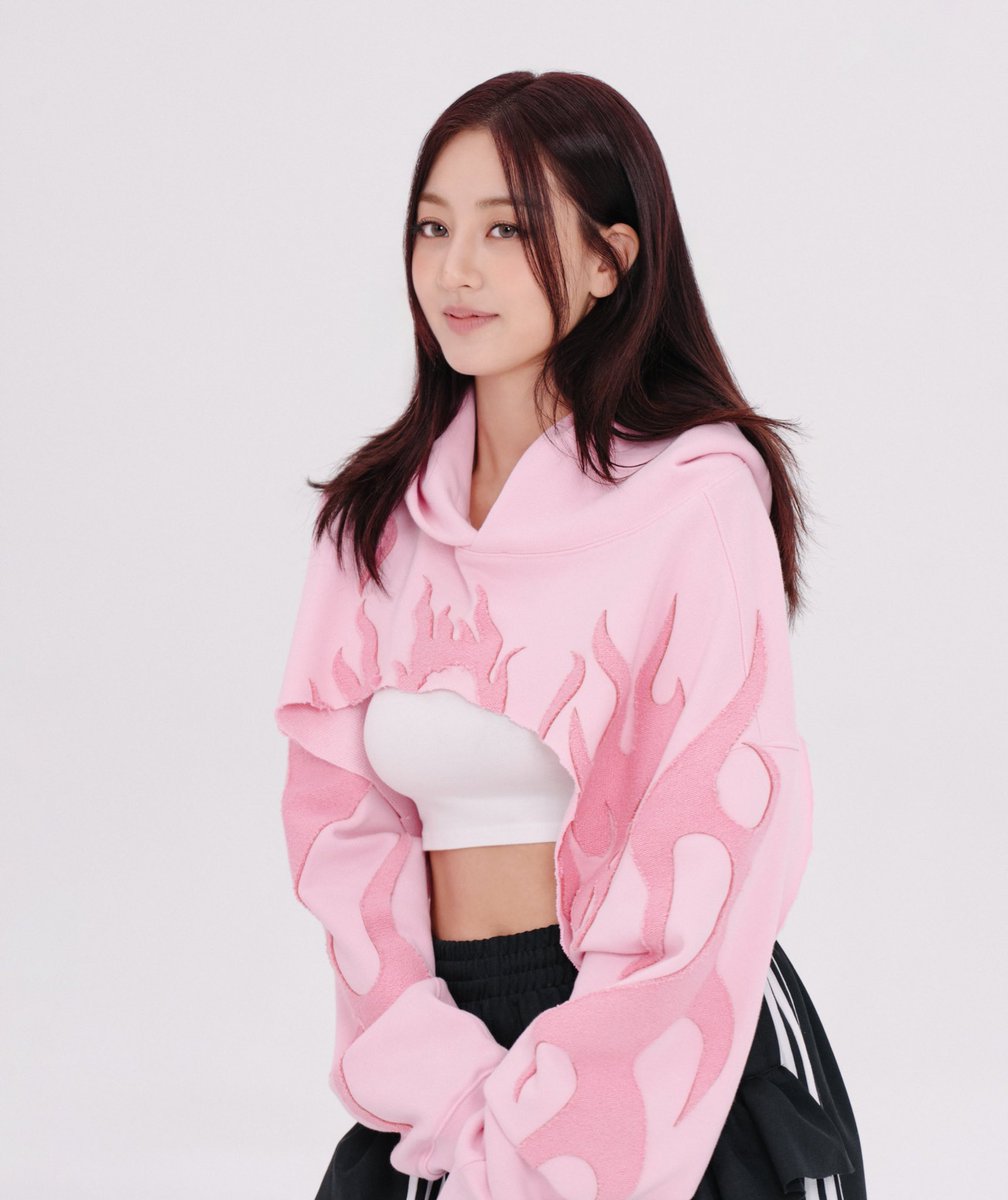 cactusjihyo's tweet photo. gorgeous girl in pink https://t.co/fa8u8XCqYQ